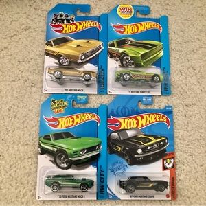 Hot Wheels Ford Mustangs (4)